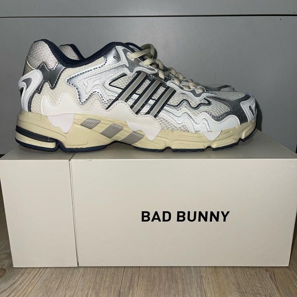 Bad Bunny response cl in cream/white.